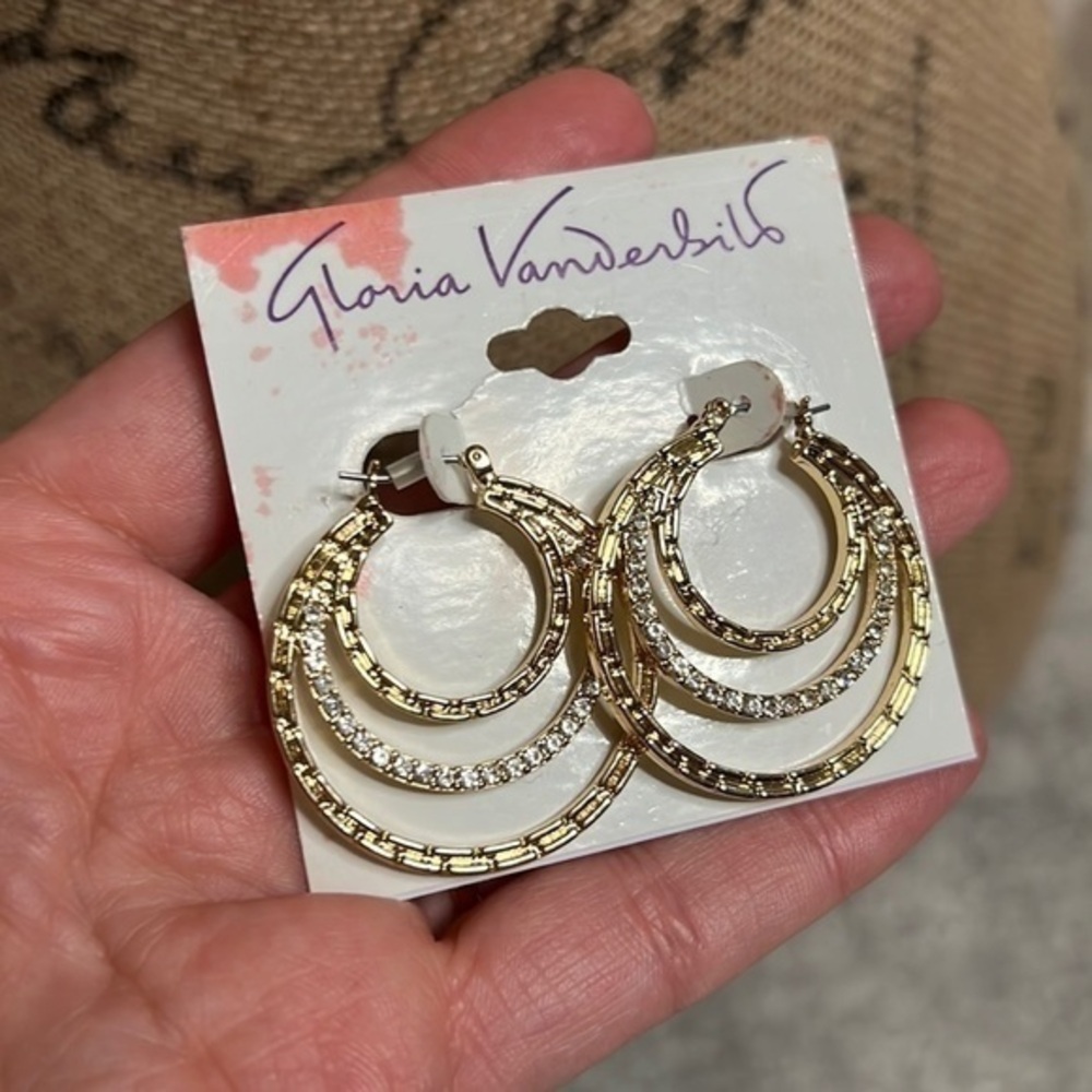 Gloria Vanderbilt Gold tone Earrings